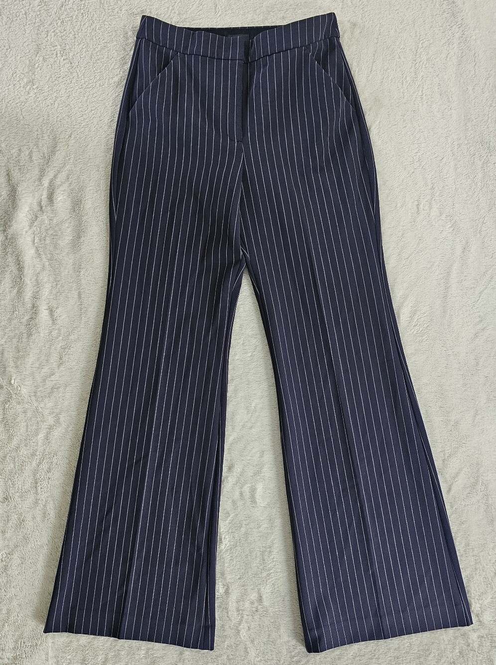 Express Women's Editor Flare Trouser Size 6R Navy White Pinstripe VEUC